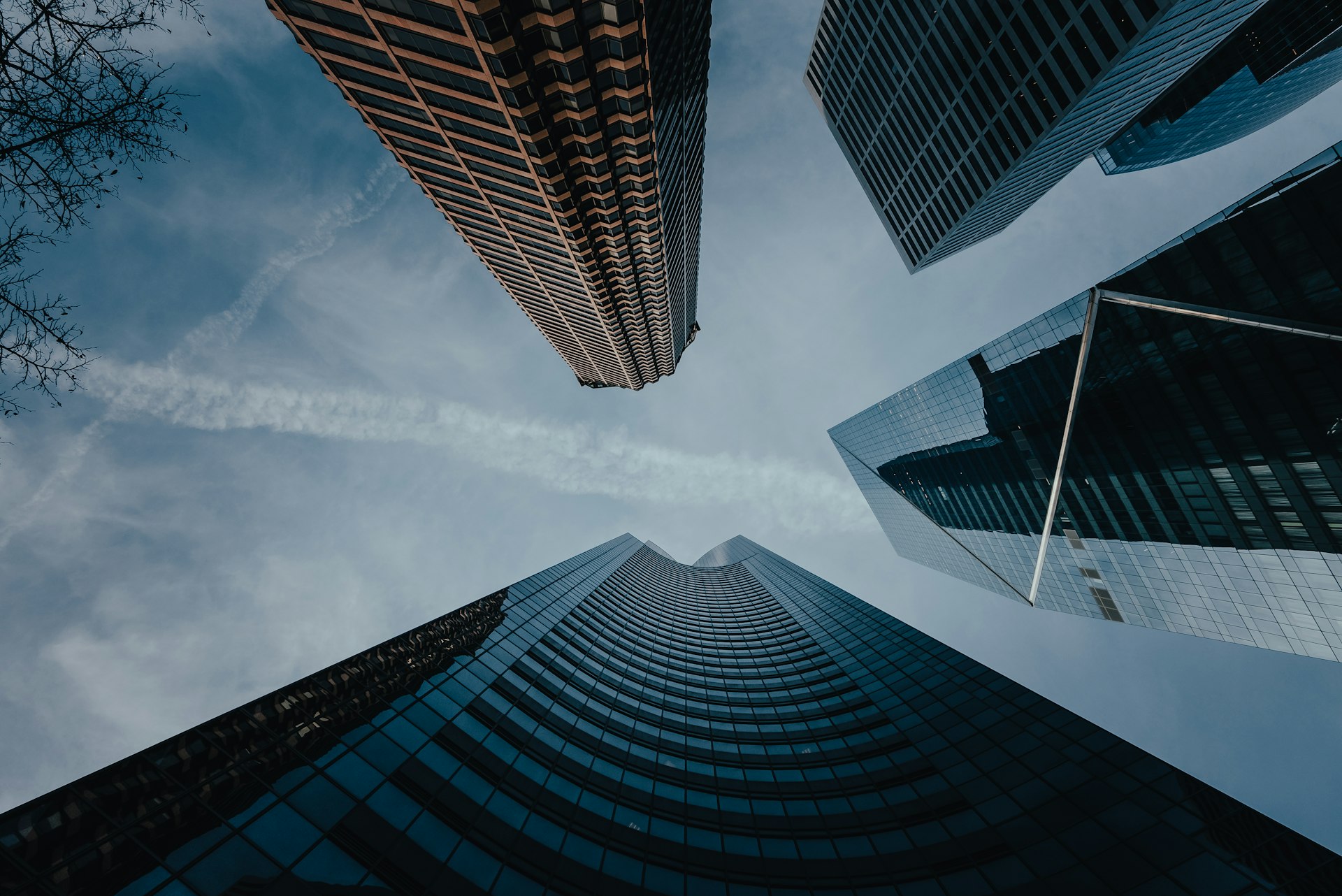 How Decentralized Autonomous Organizations Are Transforming Modern Finance